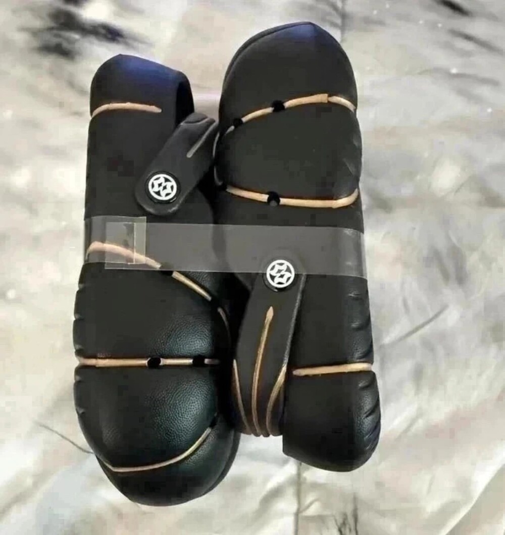 Unisex Kids Black/Gold Clogs Slip-On Closed Toe Sandals Strap Accent size 5 kids